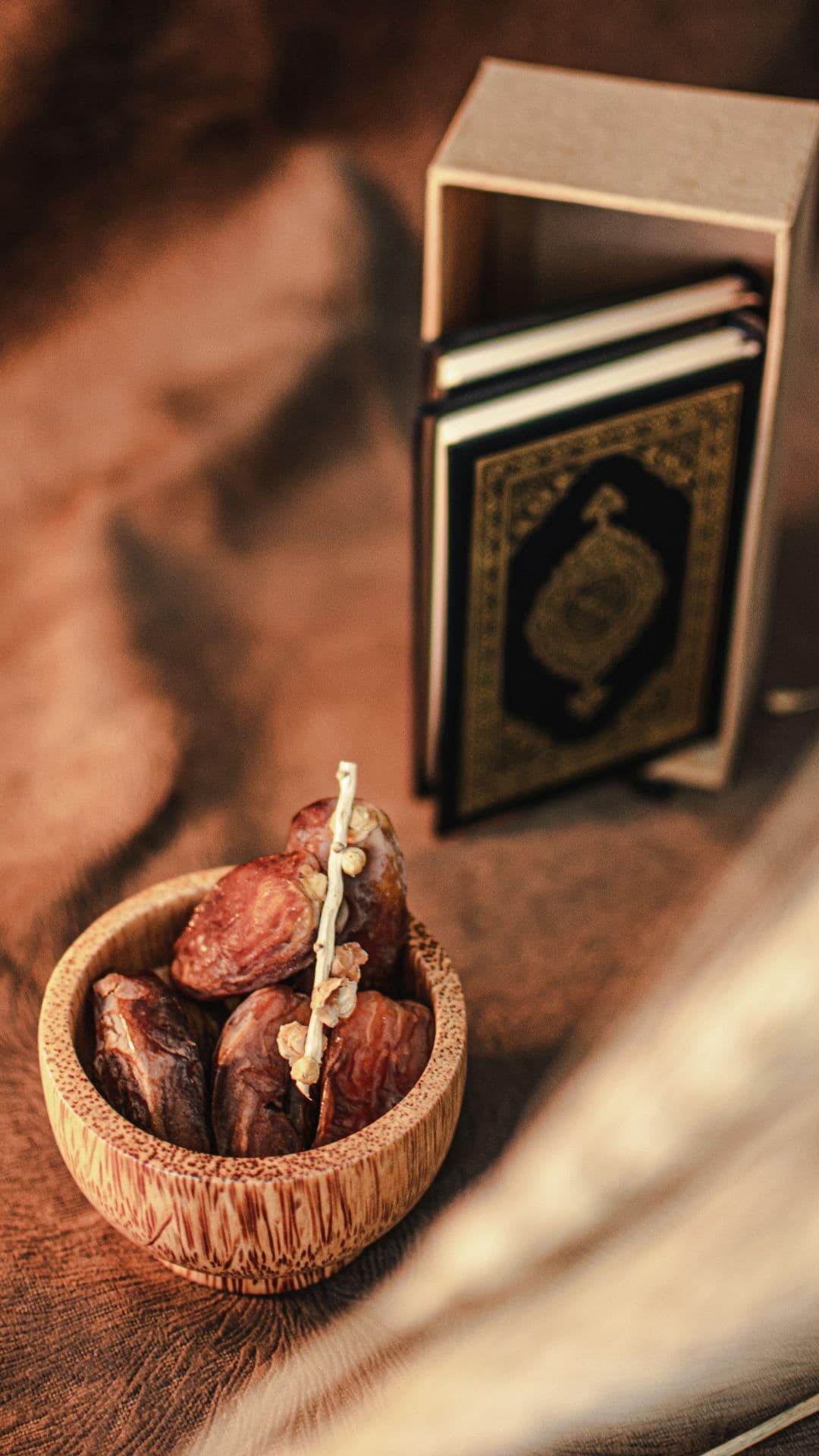 Dates beside a closed muṣḥaf — the rhythm of return.