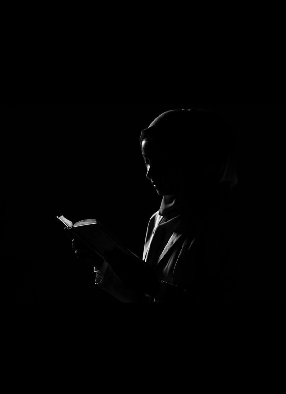 Quiet companionship with the muṣḥaf.